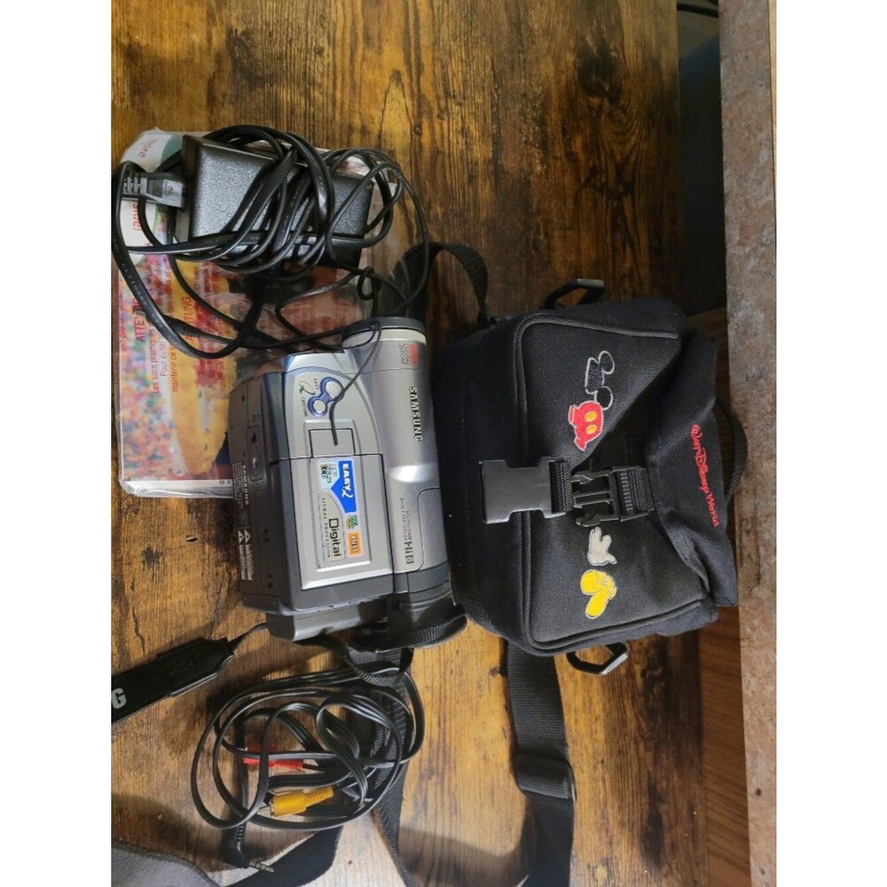 Samsung SCL700 Hi8 Camcorder — Complete Kit, Great for Digitizing Tapes (Vintage